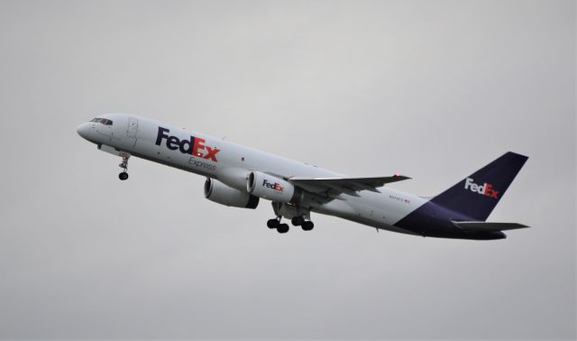 Boeing 757-200 (N974FD) - fedex b757-2y0  n974fd dep shannon 11/1/20.
