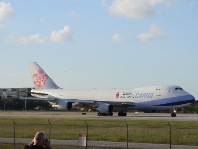 Boeing 747-400 (B-18709)