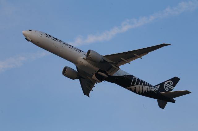 BOEING 777-300 (ZK-OKO)