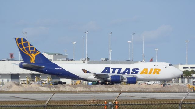 Boeing 747-400 (N419MC)