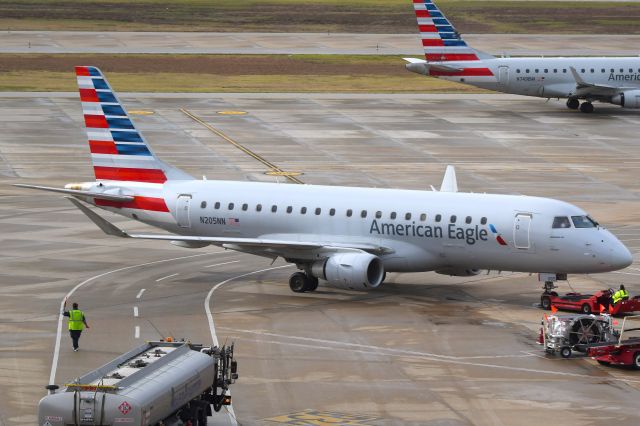 Embraer 175 (N205NN)