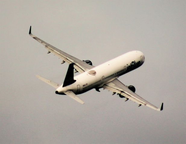 Airbus A321 (N965JT)