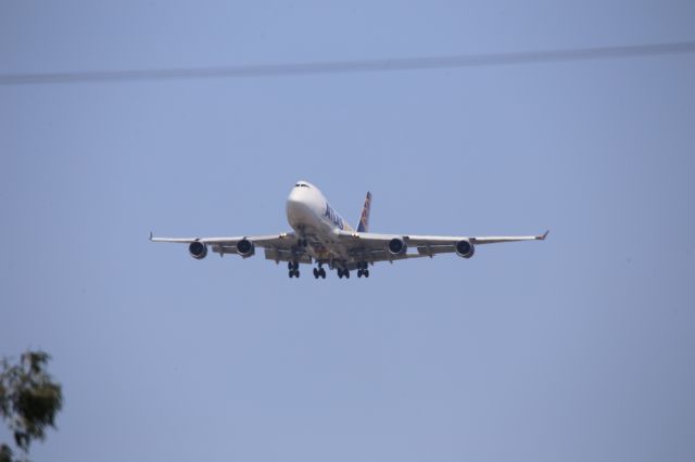 Boeing 747-400 (N489MC)