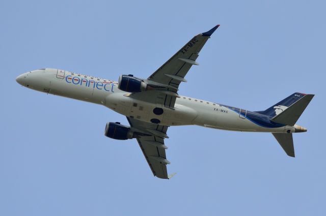 Embraer ERJ-190 (XA-MAC) - AeroMexico - E190 - XA-MAC - Departing KDFW 07/01/2013