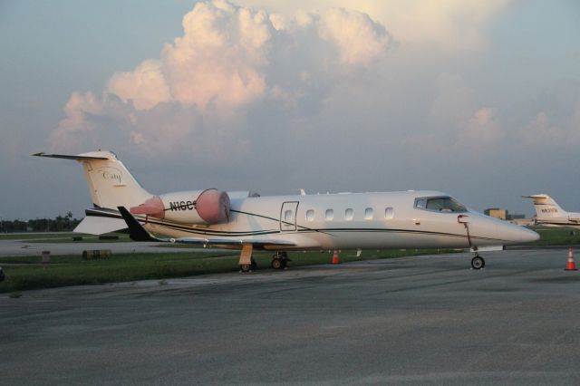 Learjet 60 (N16CS)