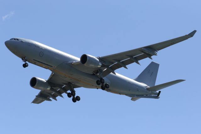 Airbus A330-200 (A39003) - RAAF A332 MRTT, on final approach.