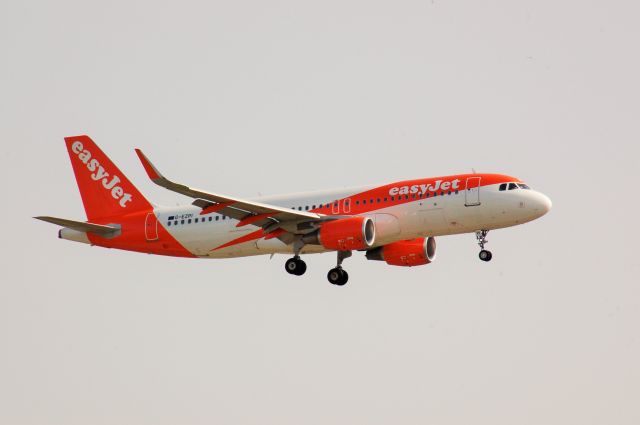 Airbus A320 (G-EZPI)