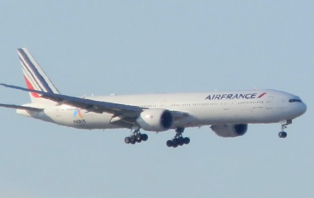 BOEING 777-300ER (F-GZNP)