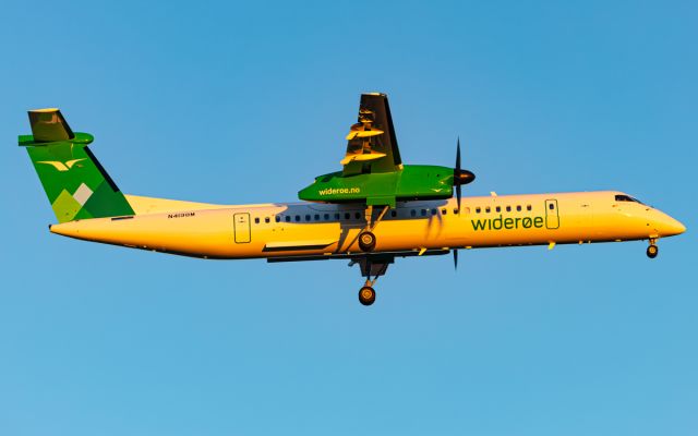 de Havilland Dash 8-400 (N4198M)