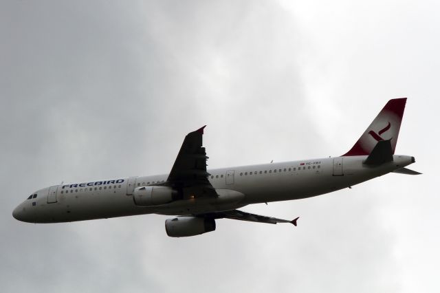 Airbus A321 (TC-FBT) - 25/06/2012 – 14:03:43 FREEBIRD aborting approach above my house i guess coz  windshear maybe pilot can comfirm