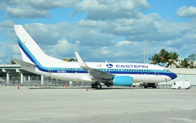 Boeing 737-700 (N278EA)