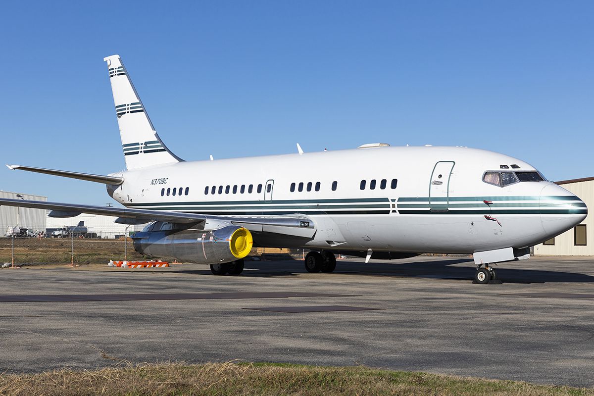 Boeing 737-200 (N370BC)