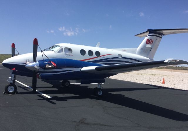 Beechcraft King Air 90 (N16WG)