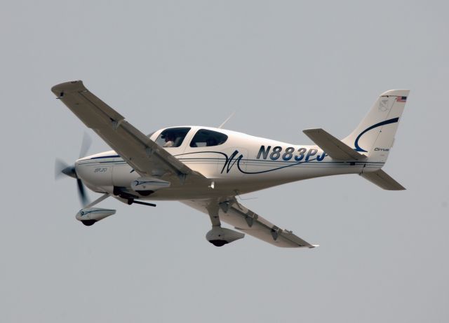 Cirrus SR-22 (N883PJ) - Take off runway 06.