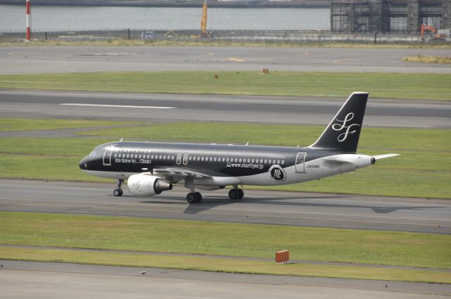 JA04MC — - Taxi at Haneda Intl Airport on 2009/9/26 it time to ... click! Title