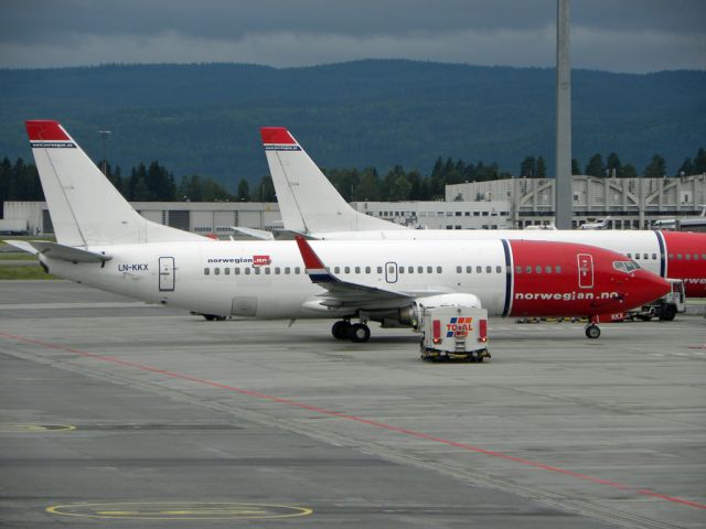 BOEING 737-300 (LN-KKX)