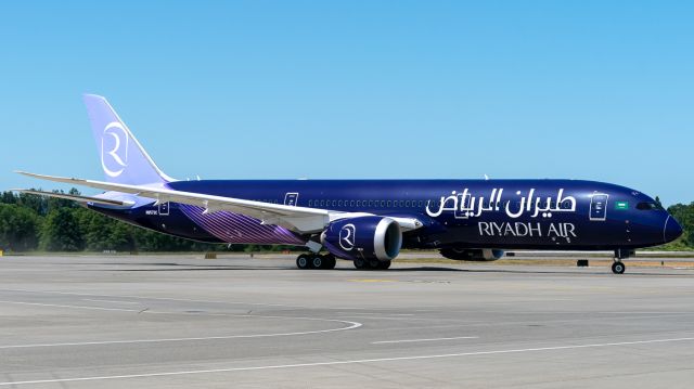 Boeing 787-9 Dreamliner (N8572C) - Riydah's first 789 taxing out of Portland heading back to Charleston as BOE581 heavy.