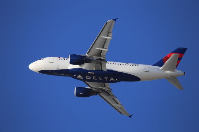 Airbus A319 (N370NB)