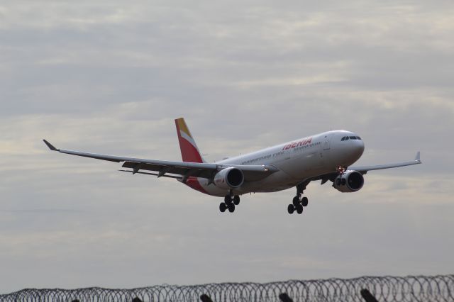 Airbus A330-300 (EC-LXK) - An Iberia A330-300 on final approach into LHR, landing on runway 27R.br /br /Location: Northern Perimiter Road (LHR), beside runway 27R.br /Date: 21.08.22 (dd/mm/yy).