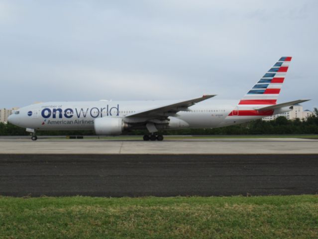 Boeing 777-200 (N796AN)