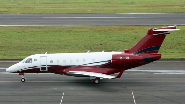 Embraer Legacy 550 (PR-HIL)