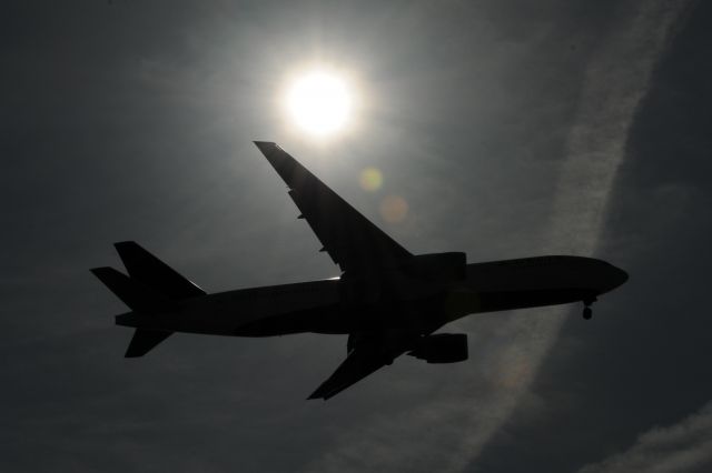 Boeing 777-200 (N862DA)