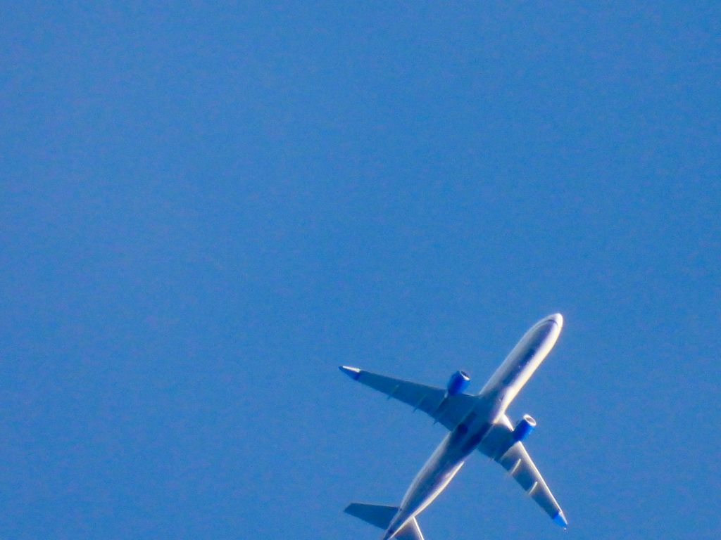 Embraer 175 (N611UX) - SKW5892br /GSP-DENbr /02/01/2025