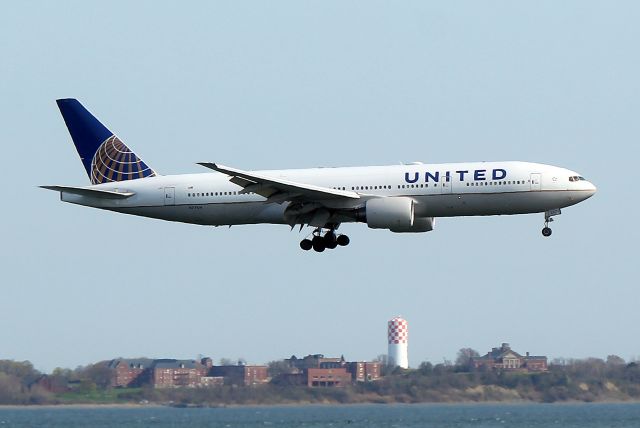 Boeing 777-200 (N771UA) - UA 768 arriving from San Francisco