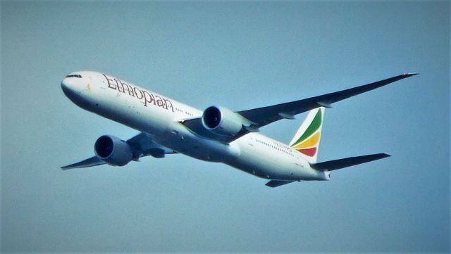 Boeing 777-200 (ET-APX)