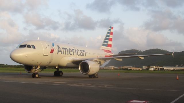 Airbus A319 (N710UW)