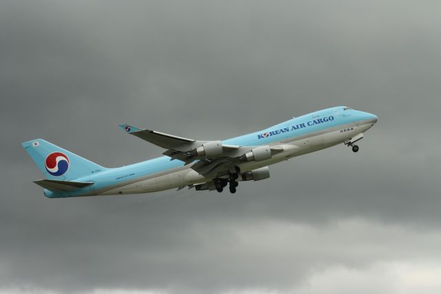 Boeing 747-400 (HL7601) - The first of the cattle filled 747s from Korean Air Cargo in 2011 lifting off from KFAR. The Fargo Jet Center works in cooperation with Global Beef Consultants to send thousands of cows to Kazakhstan