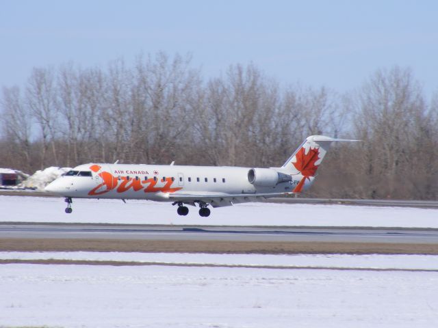 Canadair Regional Jet CRJ-200 (C-FWJS)