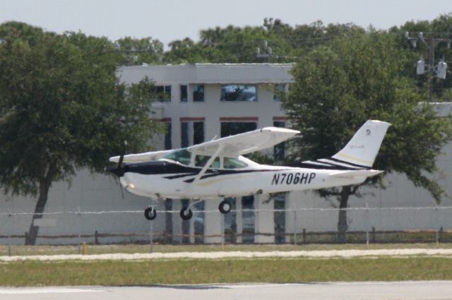 Cessna Skylane RG (N706HP)