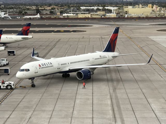 Boeing 757-200 (N710TW)