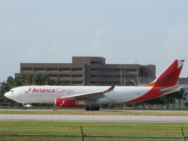 Airbus A330-200 (N334QT)