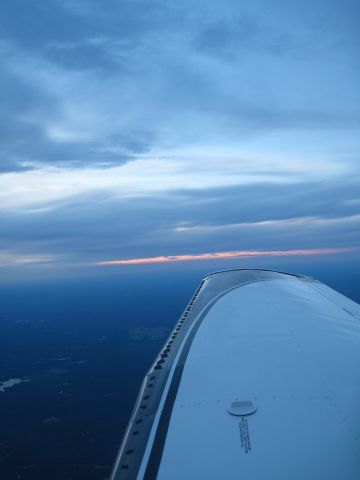 Piper Cherokee (N208GG) - AOPA Get Your Glass 2008 prized Archer II. On the wing and heading home towards Republic Airport.