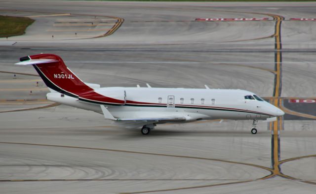 Bombardier Challenger 300 (N301JL)