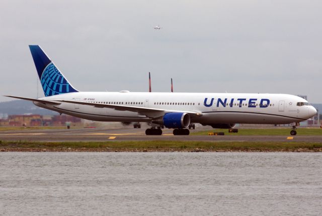 BOEING 767-400 (N76062) - EWR weather diversion to BOS on 7/9/23. 