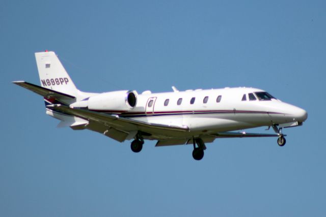 Cessna Citation Excel/XLS (N898PP) - On final approach for rwy 07 on 22-Oct-14 arriving from KTME.