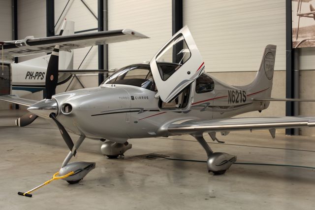 Cirrus SR-22 (N621S)