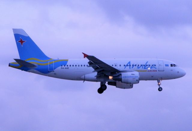 Airbus A319 (P4-AAE)