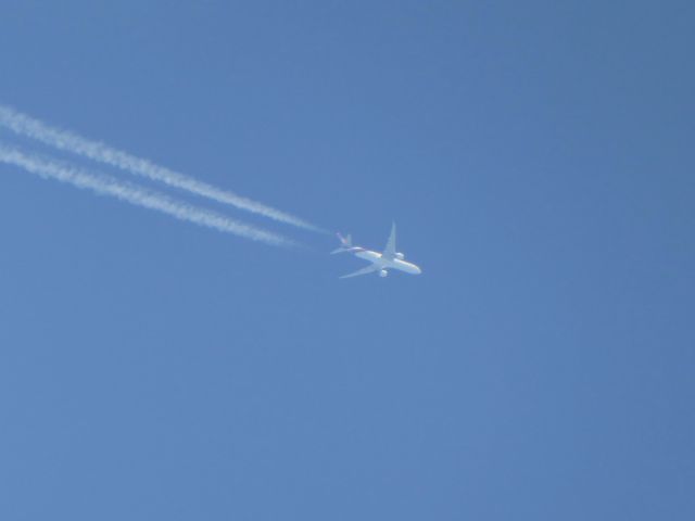 BOEING 777-300ER (HS-TKM) - Thai Airways THA935 B777-3AL(ER) HS-TKM on the flight from BRU to BKK, flying over northern bavaria, 28.05.2016.