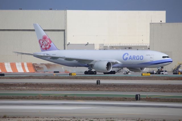 BOEING 777-200LR (B-18773)