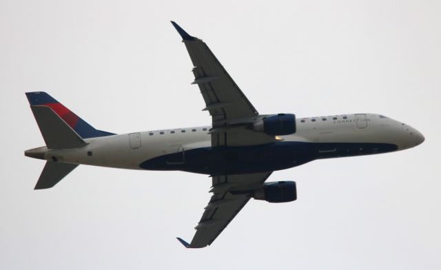 Embraer 170/175 (N749CZ) - Departure from 12R, 08-05-2016 (Operating as DELTA CONNECTION)