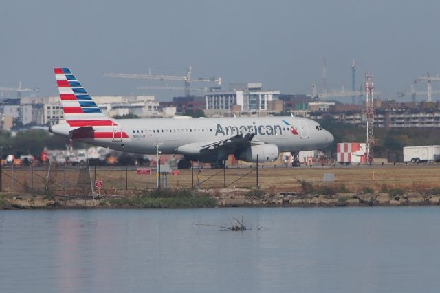 Airbus A320 (N668AW)