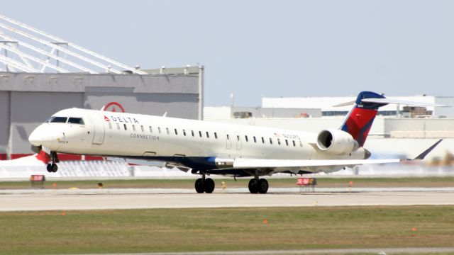 Canadair Regional Jet CRJ-900 (N200PQ)