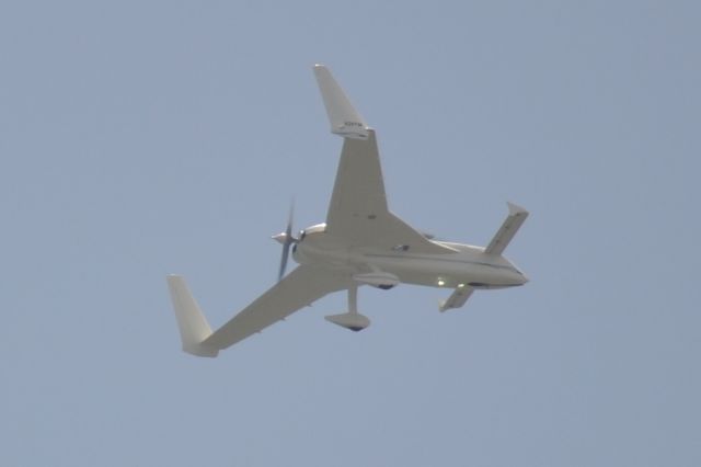 Experimental 100kts (N29TM) - Ratan Long-EZ over Folly Beach, SC for Salute from the Shore VI, 4 July 2015