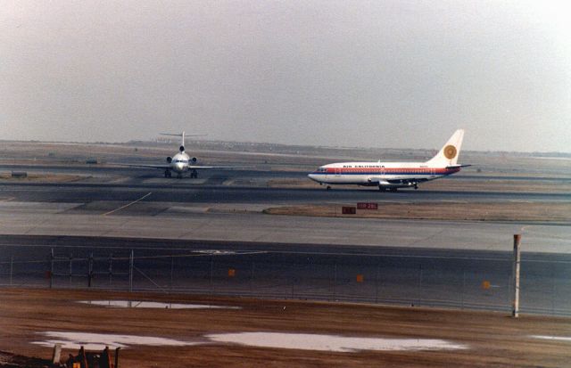 Boeing 737-200 (N9034U) - Air California leased from United Airlines - Boeing 737-222 C/N 19072/86 - N9034U - at SFO 1980-Dec-24.