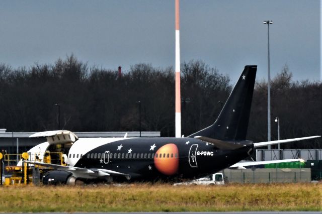 BOEING 737-300 (G-POWC)