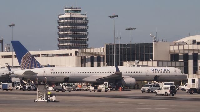 BOEING 757-300 (N57862)